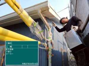 軒天塗装　下塗り　シーラー